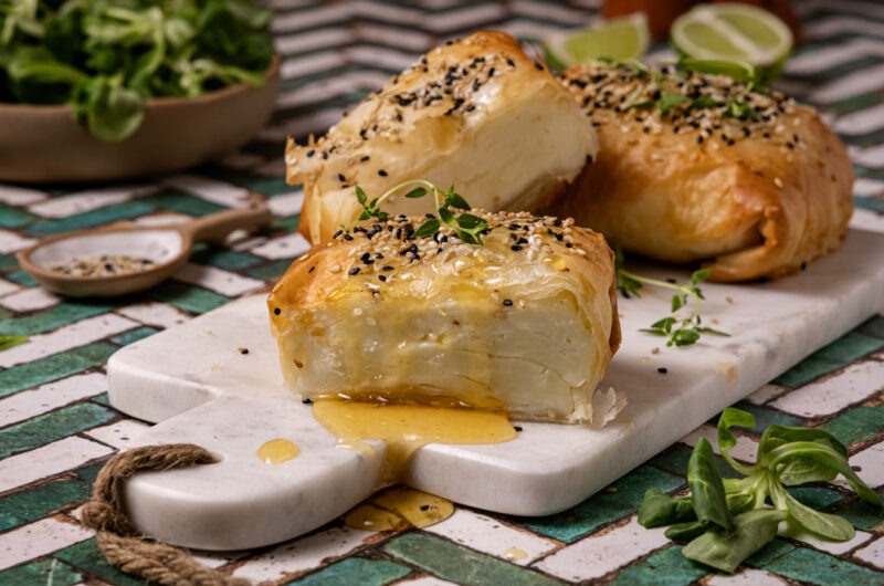Folhado de queijo halloumi