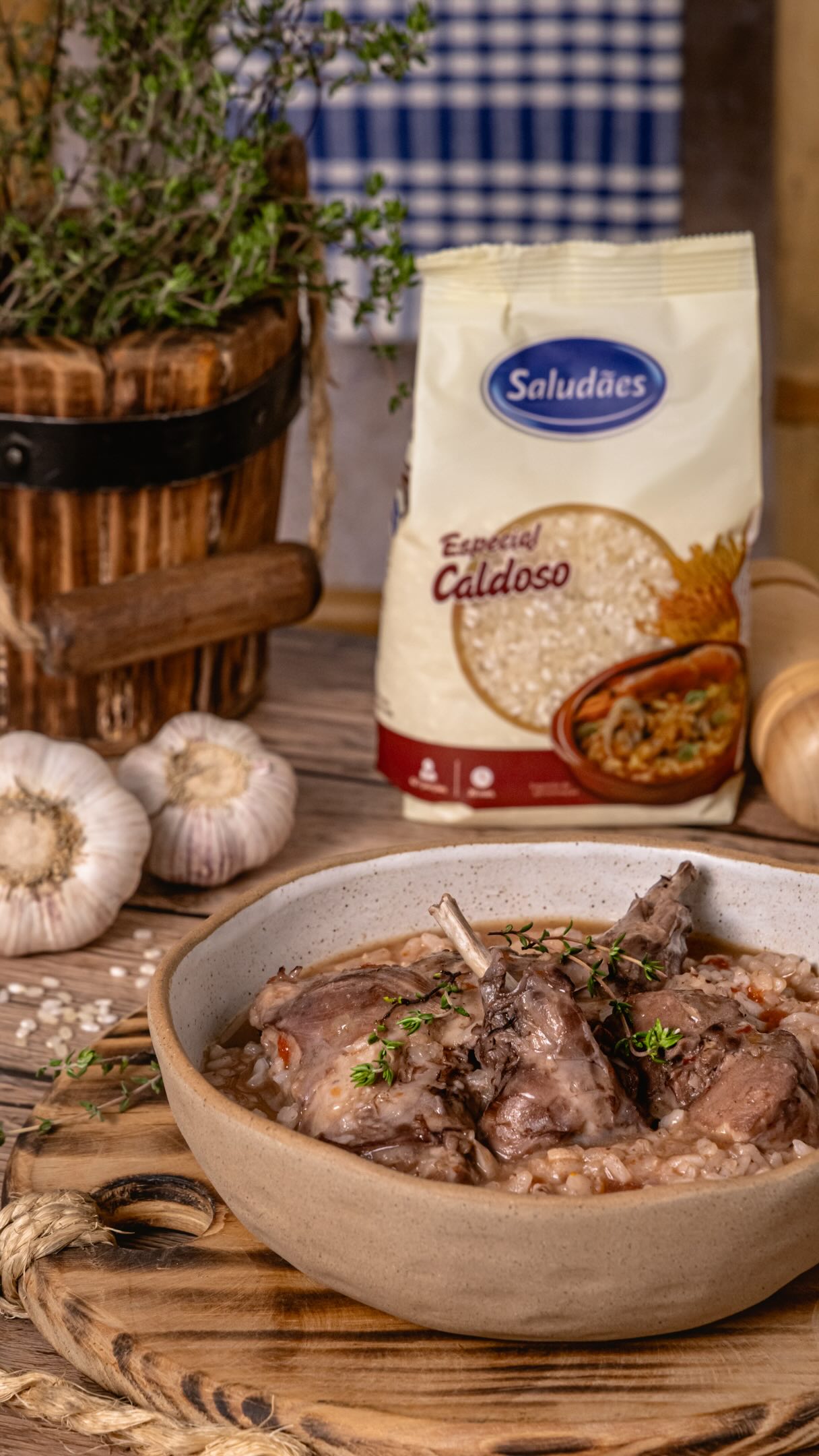 {Arroz de coelho em vinho tinto}
Como parece que hoje só se fala em Bad Bunny, decidi trazer um coelho que também merece palco. E, neste arroz, fica afinadíssimo.
Um verdadeiro hit que vão querer na vossa mesa. 
#foodphotography #recipeinspiration #badbunny #dtmfworldtour #comfortfood