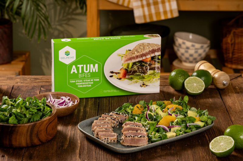 Atum braseado com sésamo